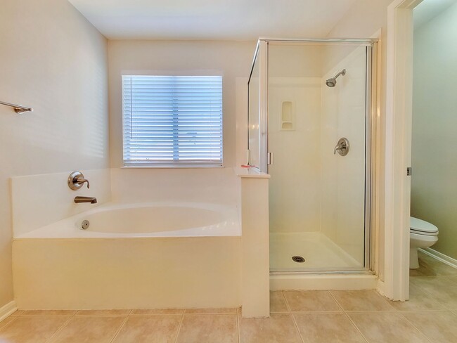 Building Photo - Beautiful Single Family - 4/BR 2.5/BA
