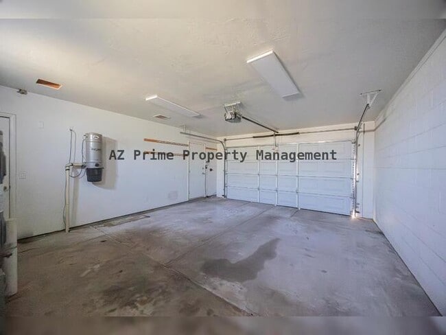 Building Photo - 7110 N 7th Ave