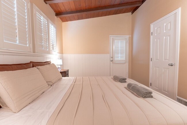 Building Photo - Peaceful Cottage Home w/ 3B2B