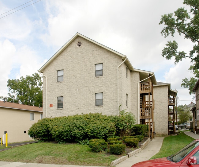 Building Photo - 88 W Norwich Ave