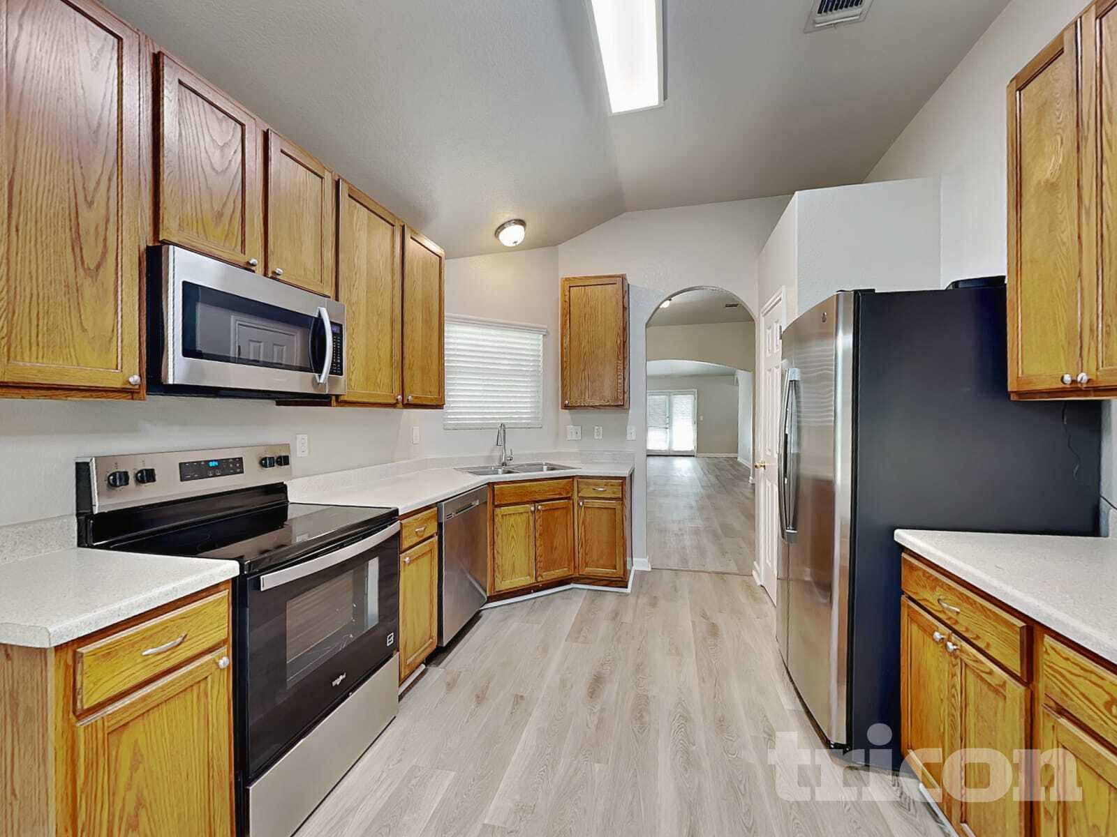 Building Photo - 9822 Vandenberg Way