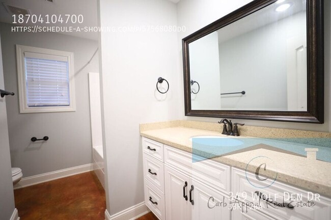 Building Photo - 349 Wolf Den Dr