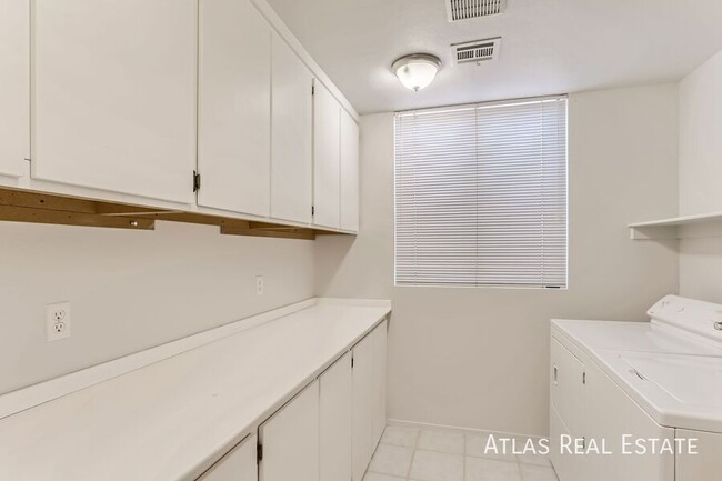 Building Photo - 1733 Millstream Way