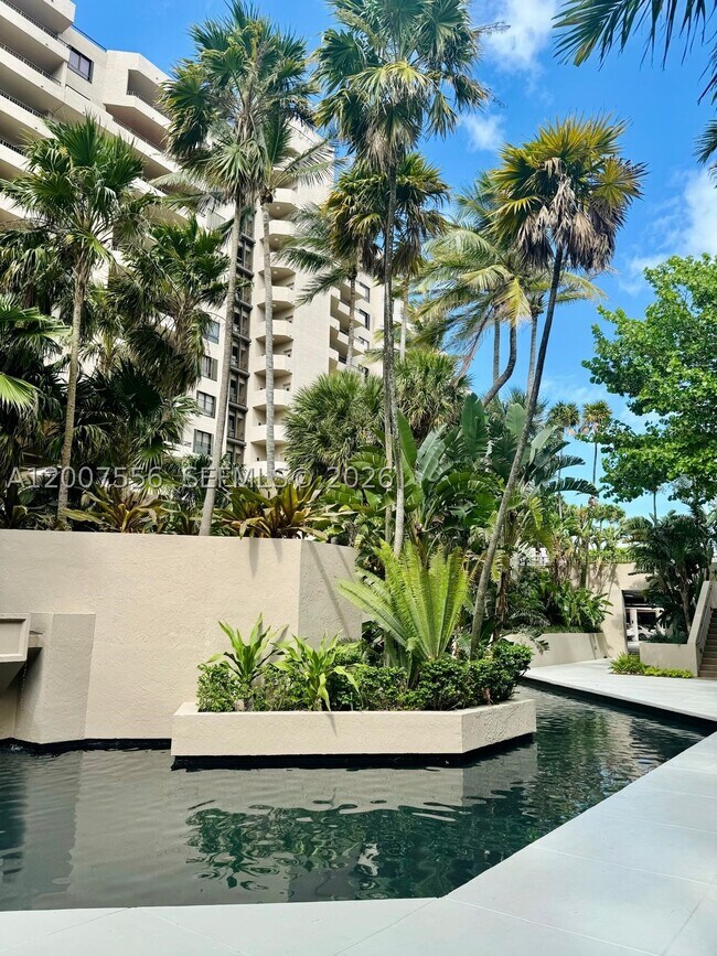 Building Photo - 276 Crandon Blvd