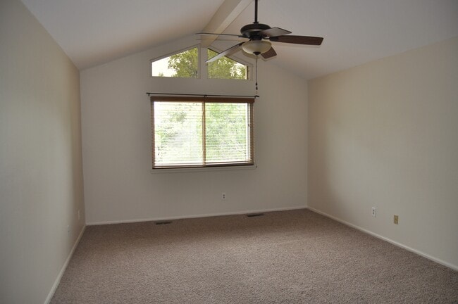 Building Photo - 1443 Briar Cir