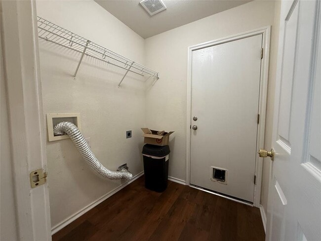 Building Photo - 316 Meadow Park Dr