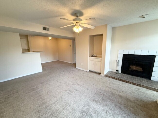 Building Photo - Beautiful Ground-Floor 2 Bedroom, 2 Bathroom Condo in The Landings at Belle Rive!