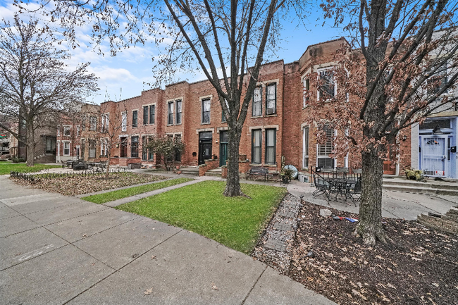 Building Photo - 901 S Bishop St