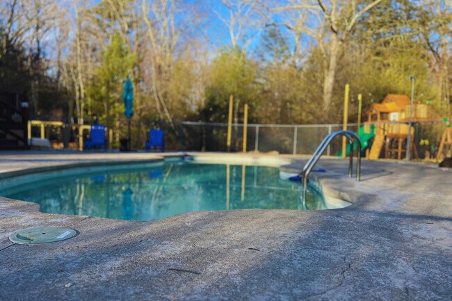 Building Photo - 1551 Wooded Acres Dr