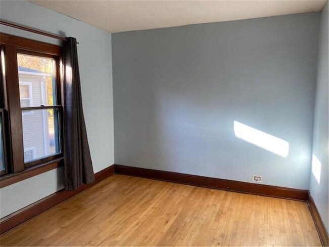Building Photo - 2613 E 24th St