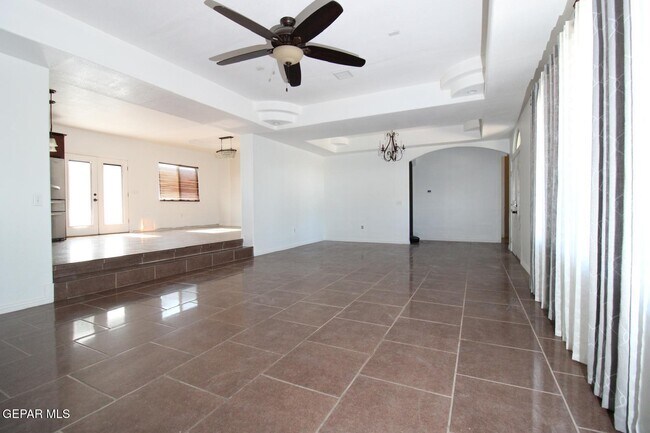 Building Photo - 561 Agua De Mar