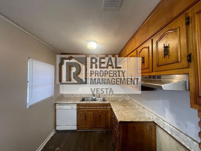 Building Photo - 4342 Pinedale Dr