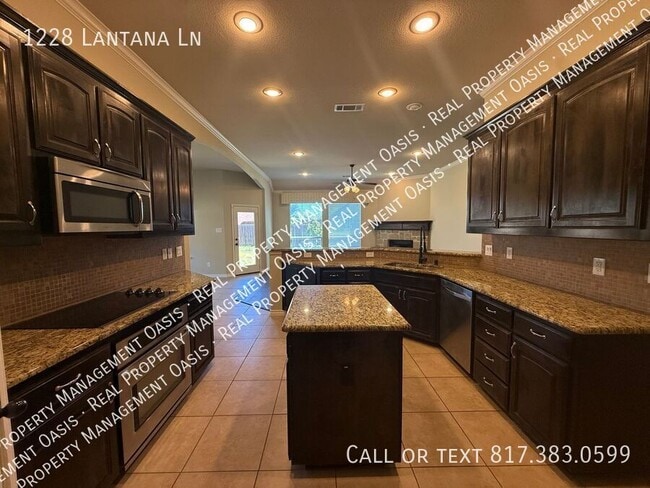 Building Photo - 1228 Lantana Ln