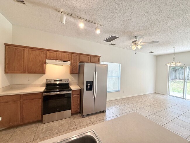 Building Photo - Nice 4/2 Two-Story Home in Seminole County...
