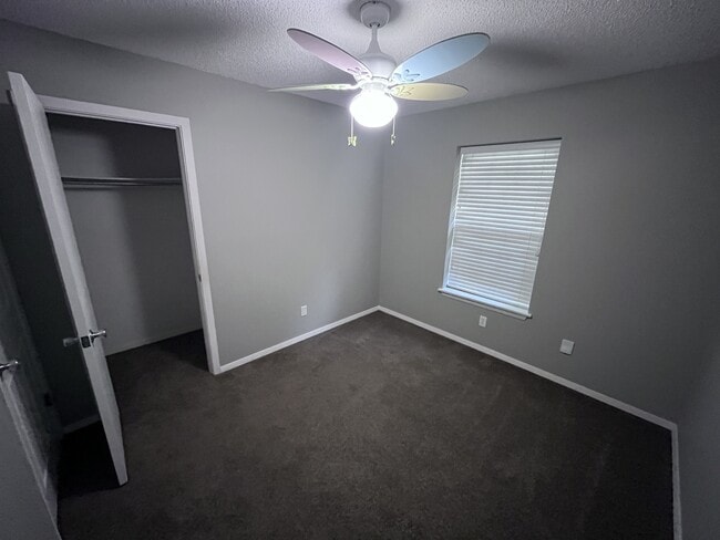 Building Photo - 188 Meadowick Dr