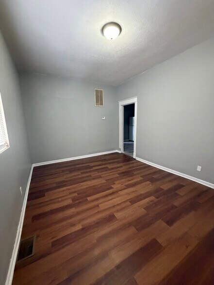 Building Photo - 1417 S 28th St