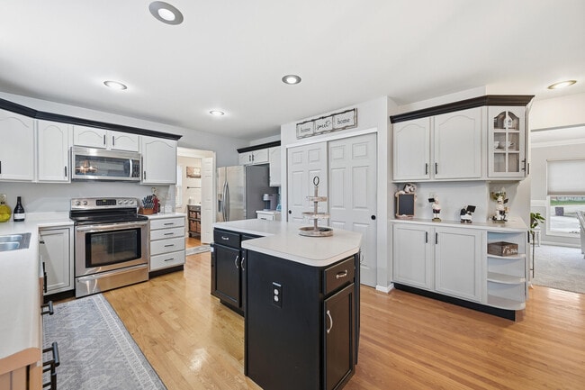 Building Photo - 1815 Mountainview Ct