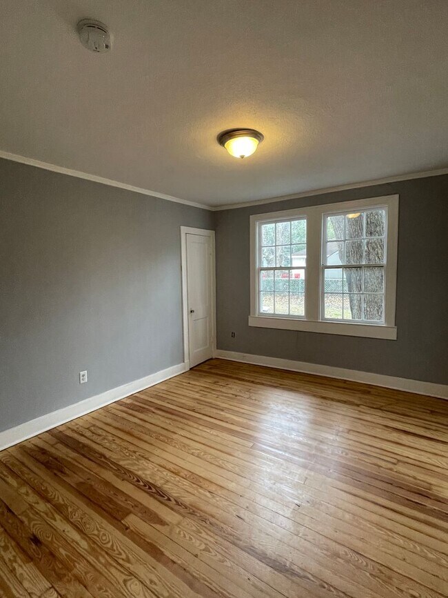 Building Photo - MIDTOWN BUNGALOW