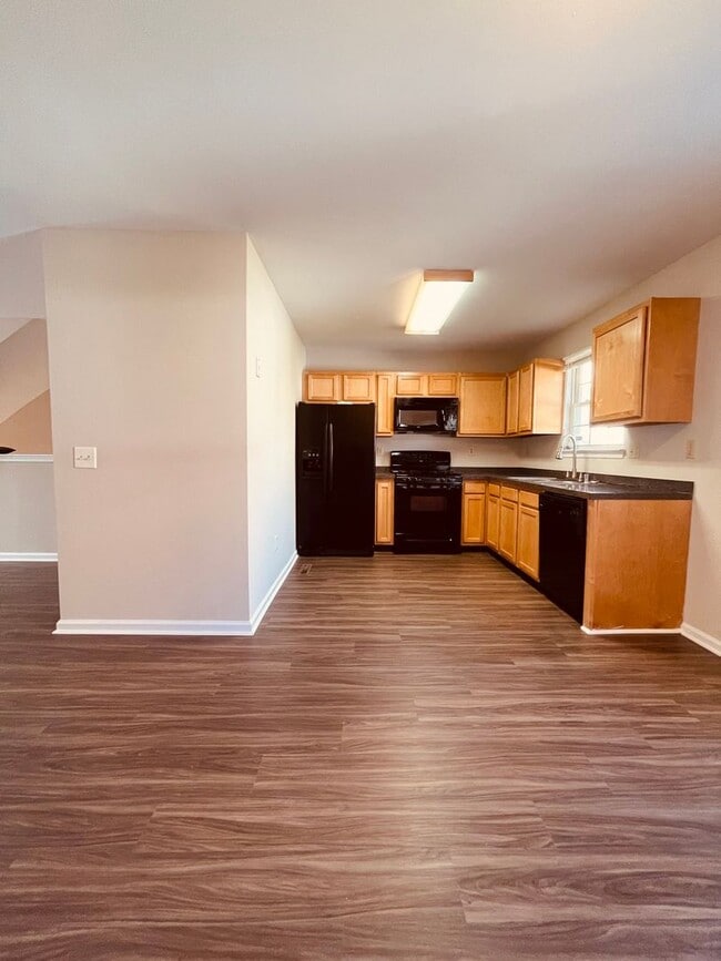 Building Photo - Townhome in Wilmington