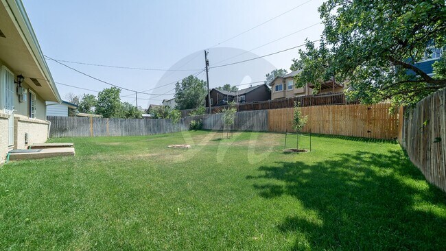 Building Photo - Charming Rancher in Stratmoor Valley