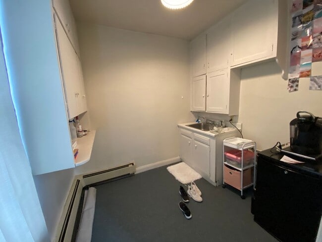 Building Photo - 1204 Kenwood Ave