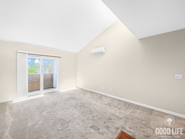 Building Photo - Perfect 1B/1BA w/ Balcony, Reserved Parkin...