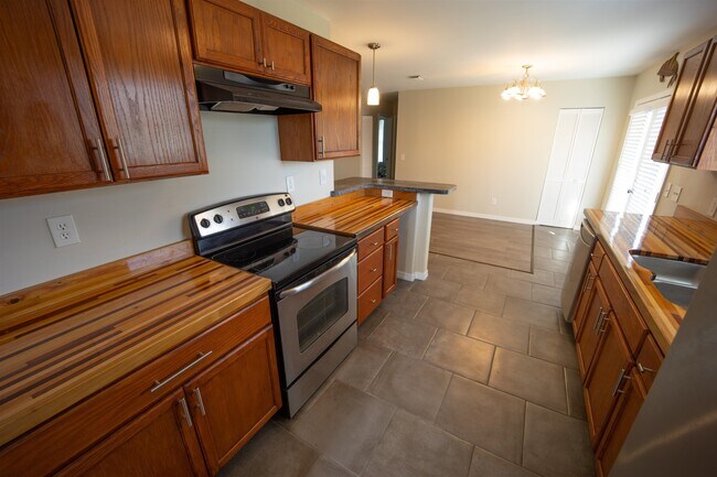 Building Photo - 6498 Brevard St