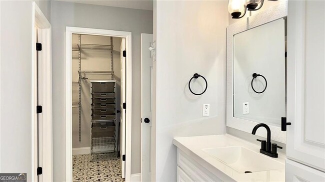 Building Photo - 1104 Pine Heights Dr NE