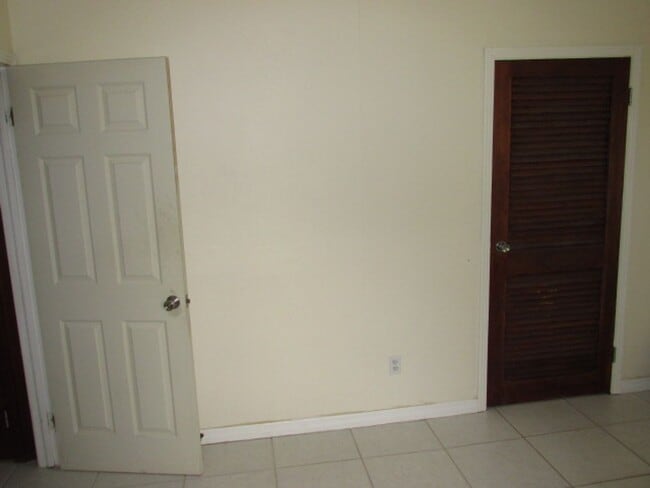 Building Photo - 5500 Lake Lizzie Dr