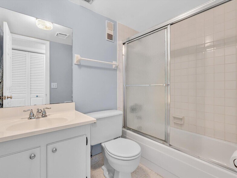Building Photo - 9470 Poinciana Pl
