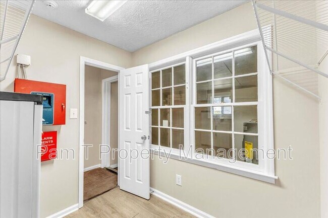 Building Photo - 2019 E 59th St