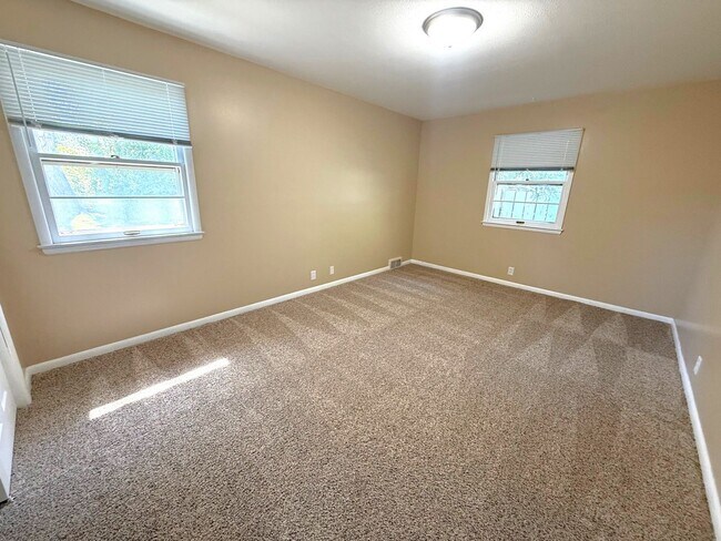 Building Photo - 3249 Monte Vista Dr