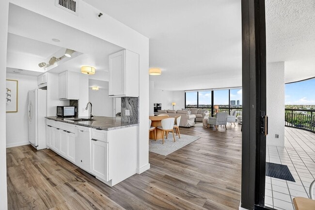 Building Photo - 4000 N Ocean Dr