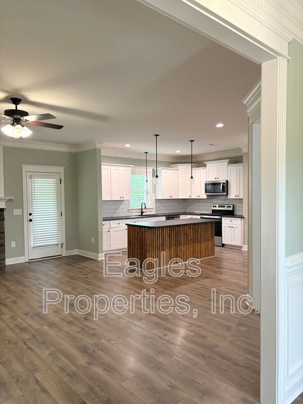 Building Photo - 205 Coffman Dr