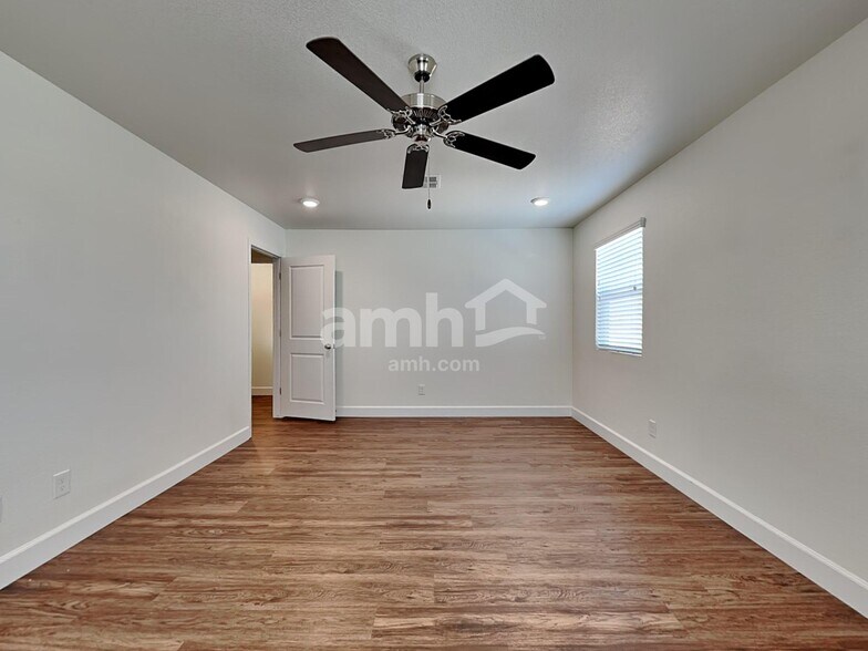 Building Photo - 1609 Viaggio Ave