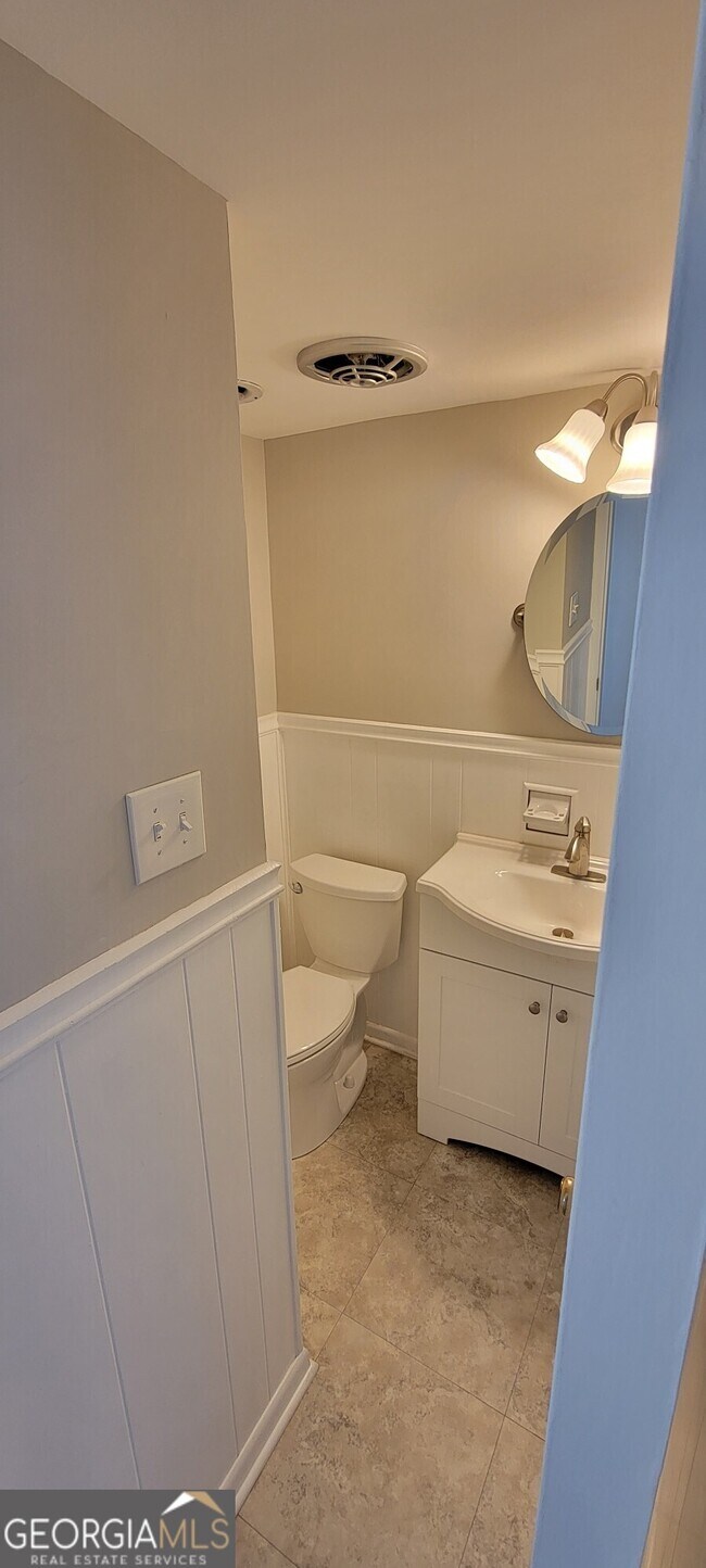 Building Photo - 1544 Bishop Hollow Run