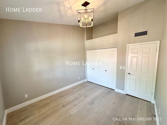 Building Photo - 10570 E San Salvador Dr