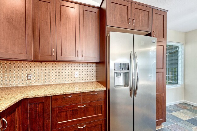 Building Photo - $2,100 - 2-Bed, 2-Bath Condo in Highlands ...