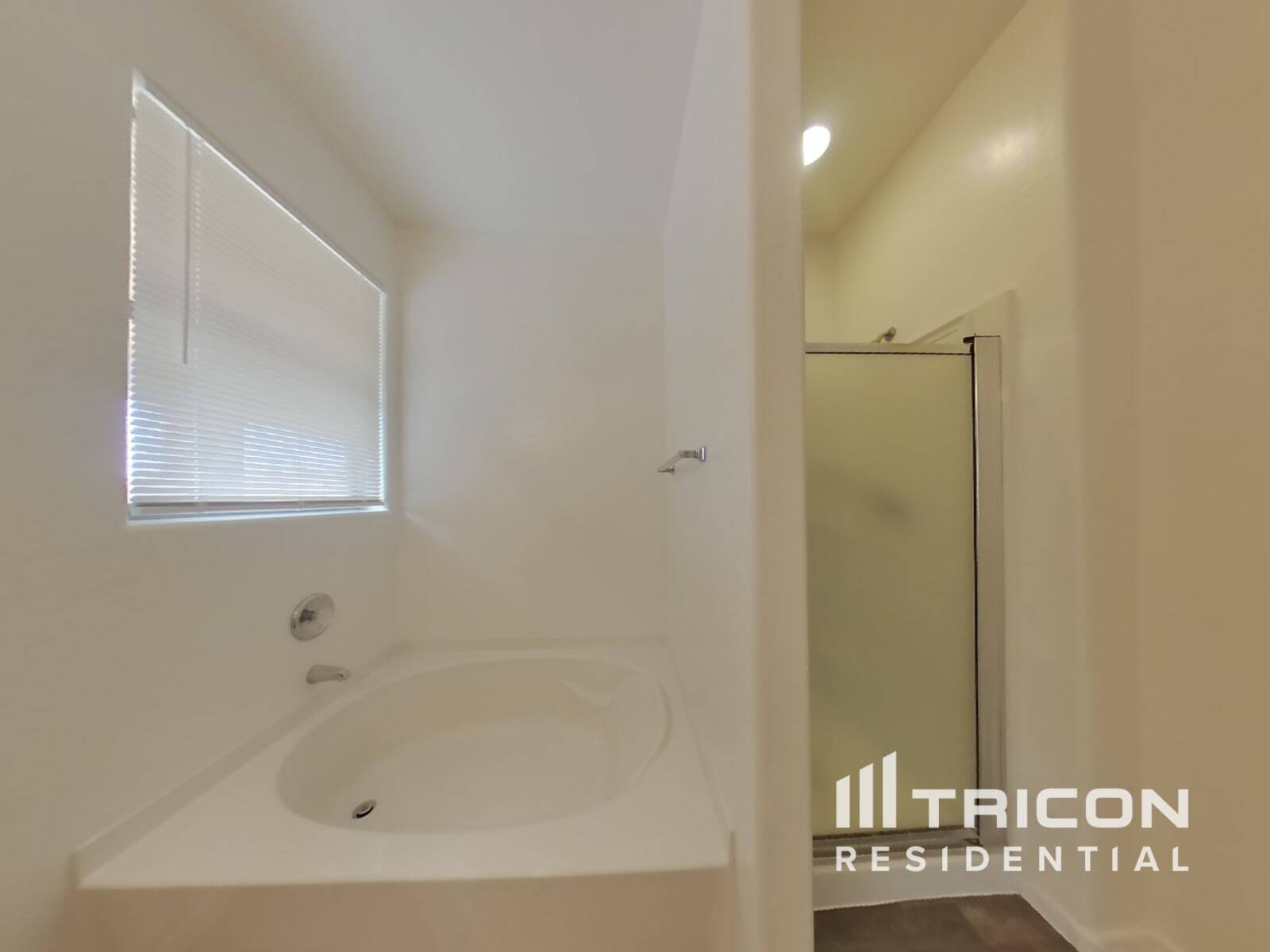 Building Photo - 6410 S 72nd Ln