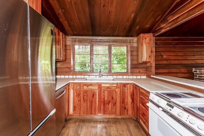 Building Photo - Charming Enatai Craftsman Near Lake Washington – 3BR/2BA- AVAILABLE NOW!
