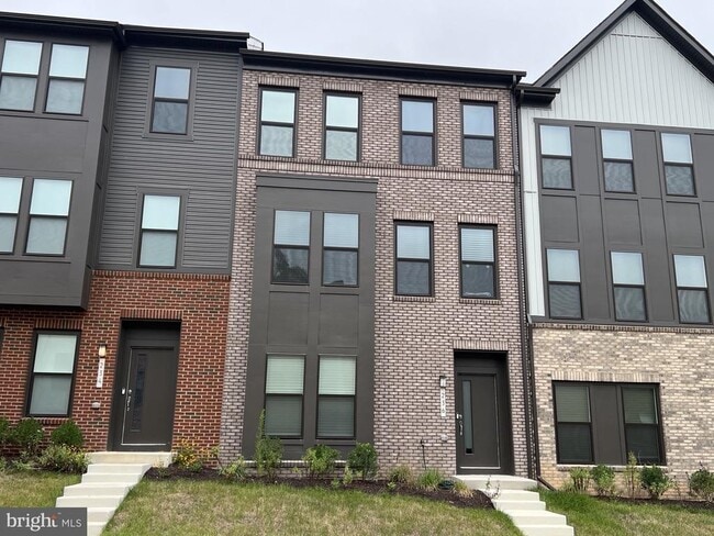 Building Photo - 236 Mainstream Dr