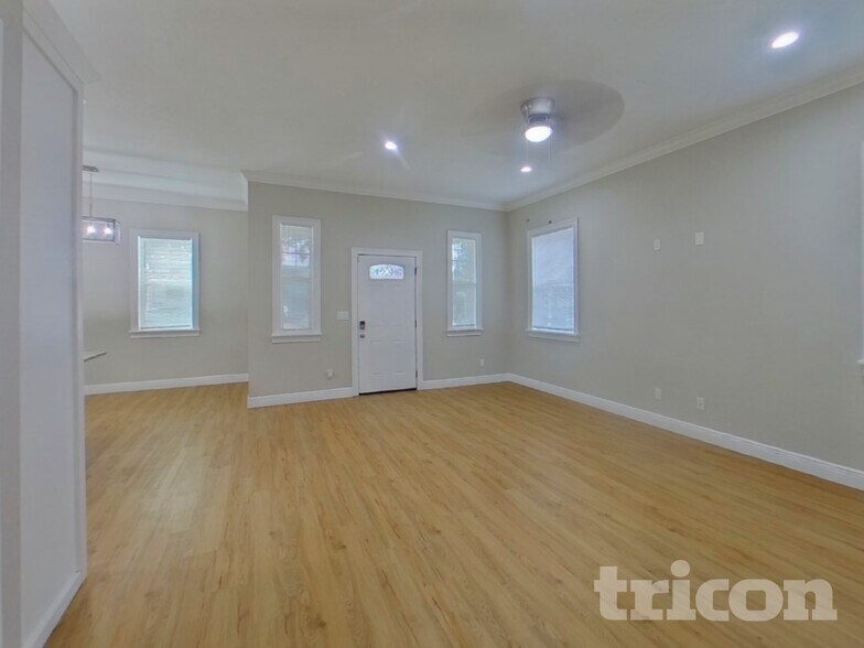 Building Photo - 7703 N Huntley Ave