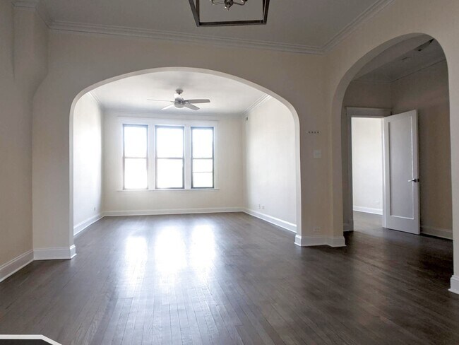 Building Photo - 2896 N Milwaukee Ave
