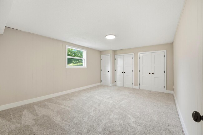 Building Photo - 1104 Falcon Dr
