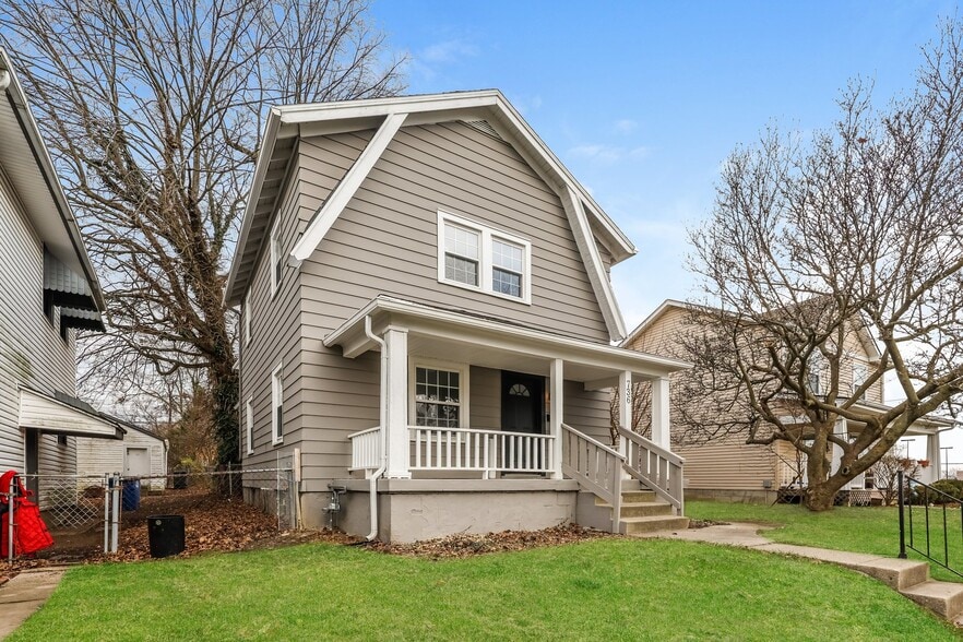 Building Photo - 736 McCleary Ave