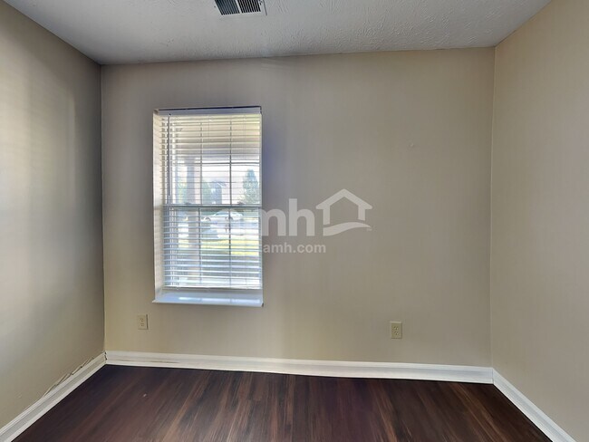 Building Photo - 7864 Fox Glen Dr