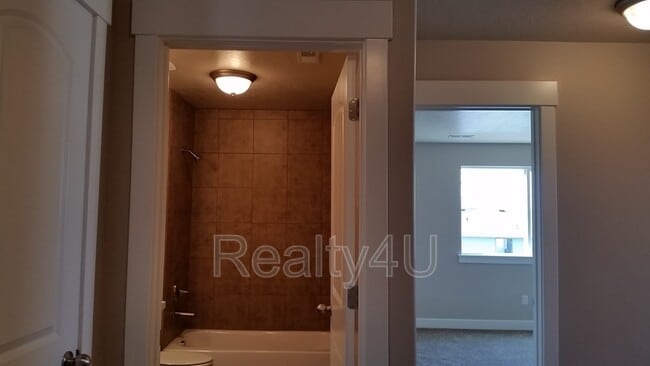 Building Photo - 34 E 300 N