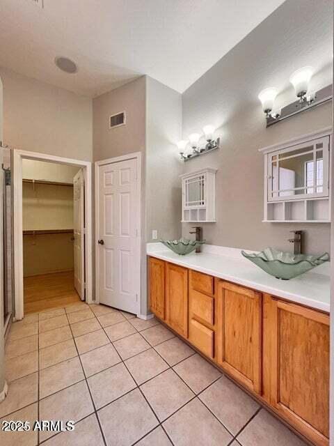 Building Photo - 1683 S Heritage Dr