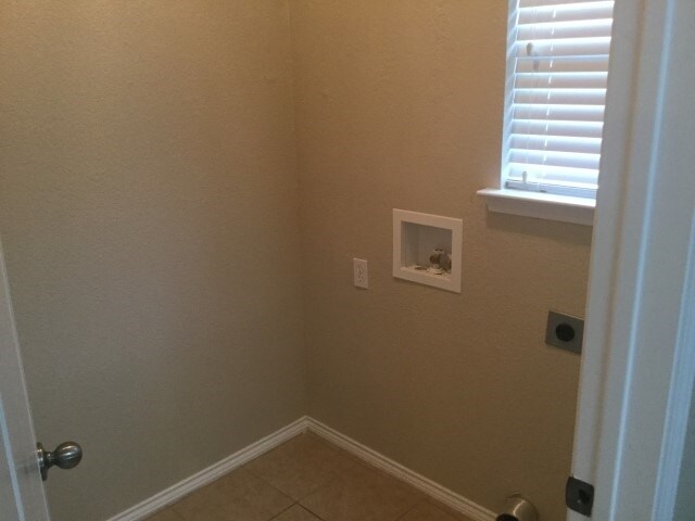 Building Photo - 6233 Brooklynn Dr