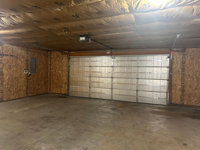 Building Photo - *OPEN HOUSE  5/2/25*